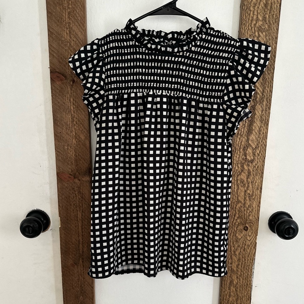 Premise women’s black white flowy blouse short sleeves xs